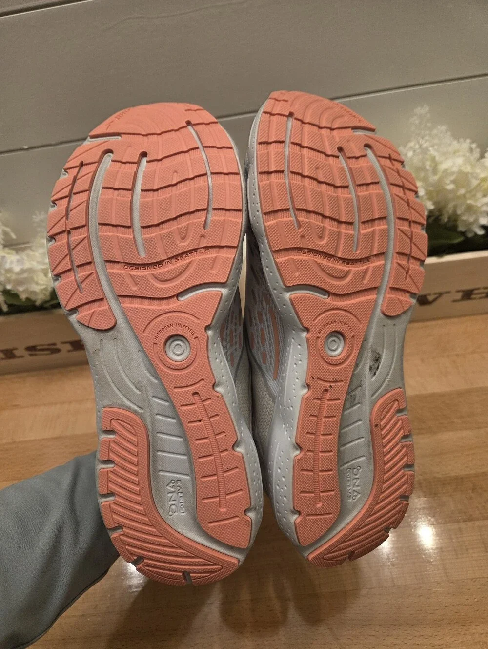 Brooks Glycerin 20 Women Size 11 B Running Shoes Sneaker Oyster/Latigo Bay/Coral